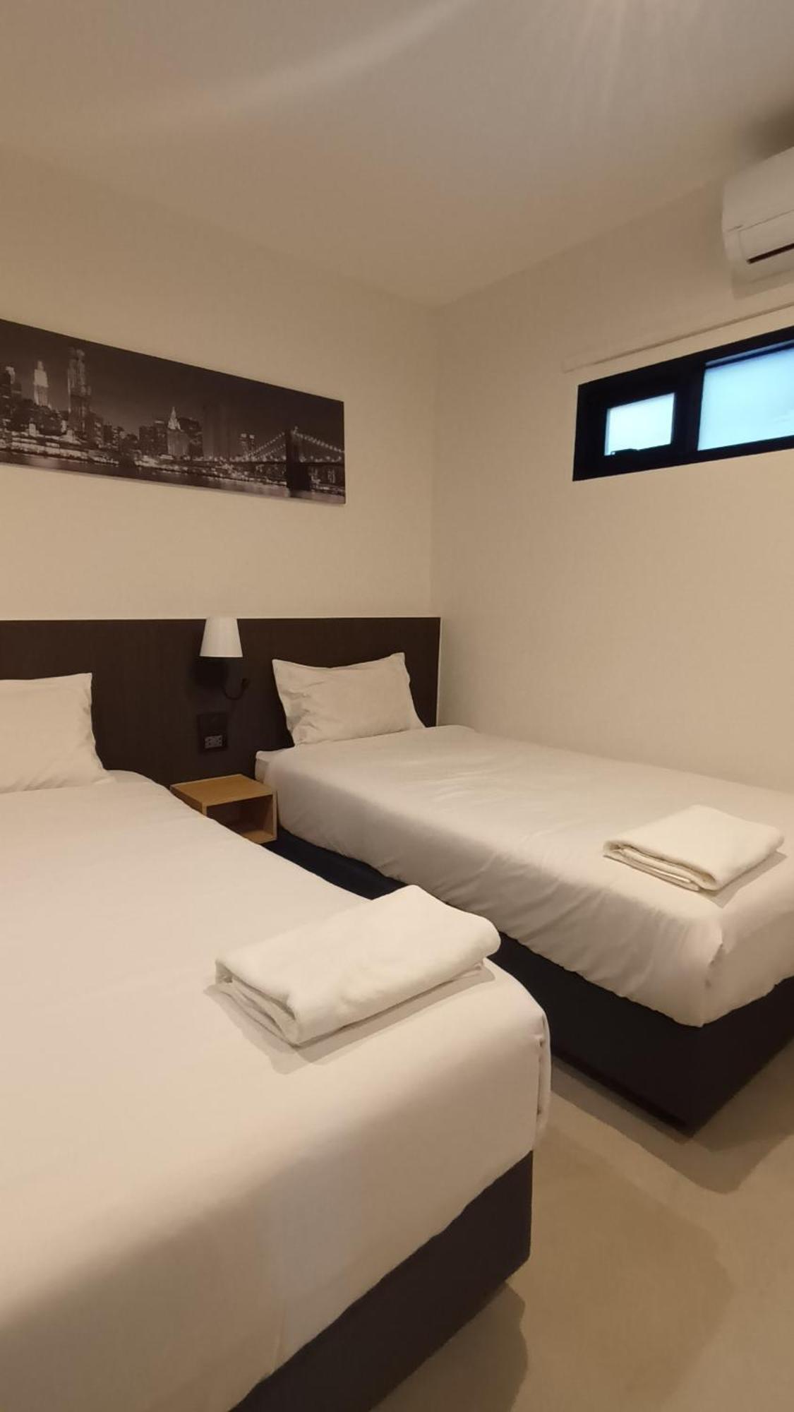 The Blocks Sukhumvit 10 Хостел *