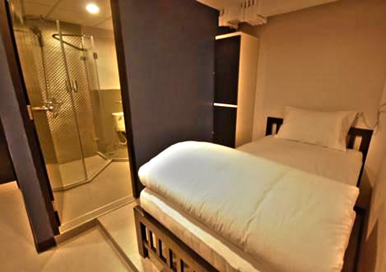 The Blocks Sukhumvit 10 Хостел Бангкок