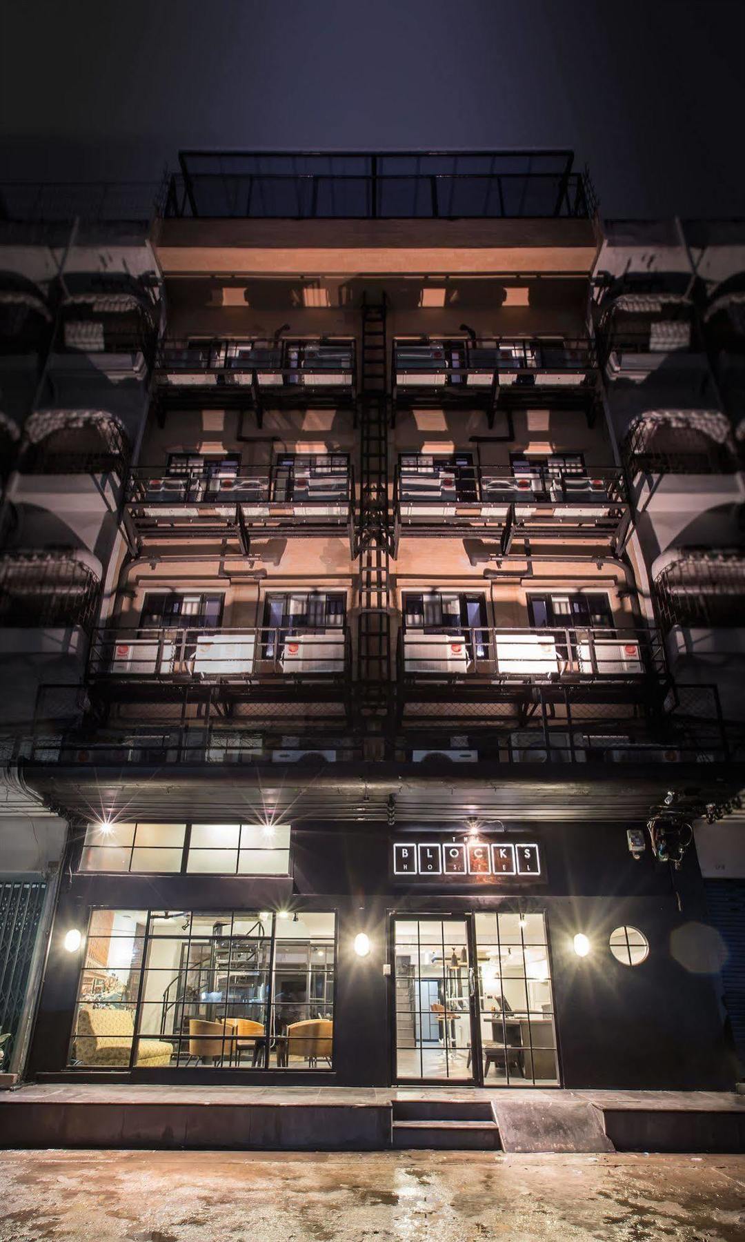 The Blocks Sukhumvit 10 Хостел *