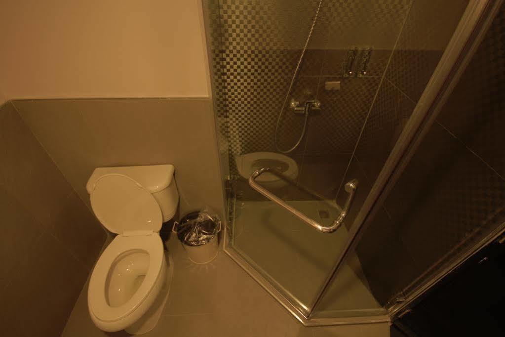 The Blocks Sukhumvit 10 Хостел *