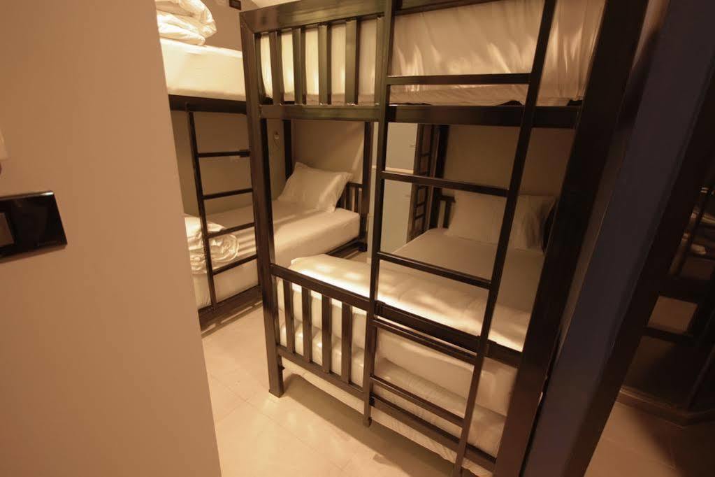 Хостел The Blocks Sukhumvit 10
