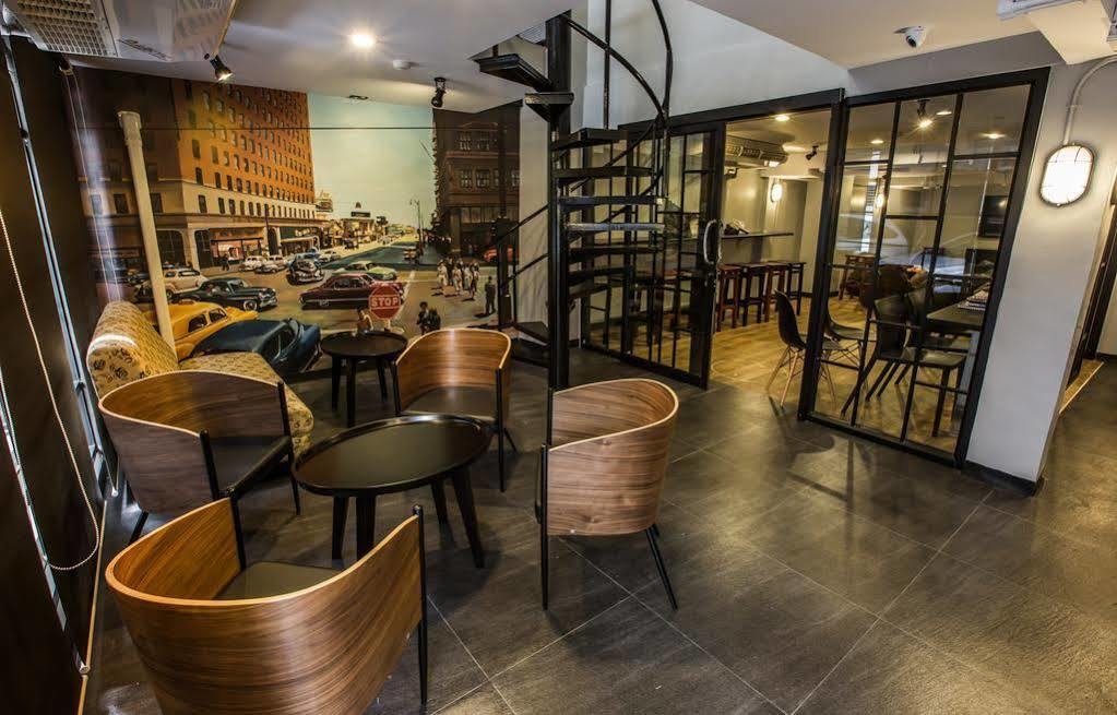 Хостел The Blocks Sukhumvit 10